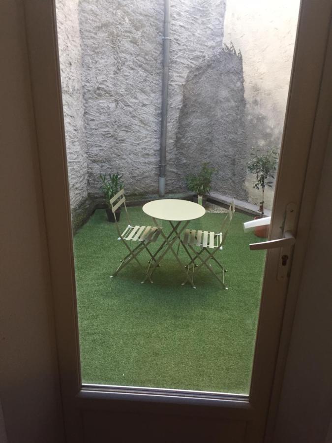 Victor Hugo Confort Et Sa Pizza Offerte Aurillac Exterior photo
