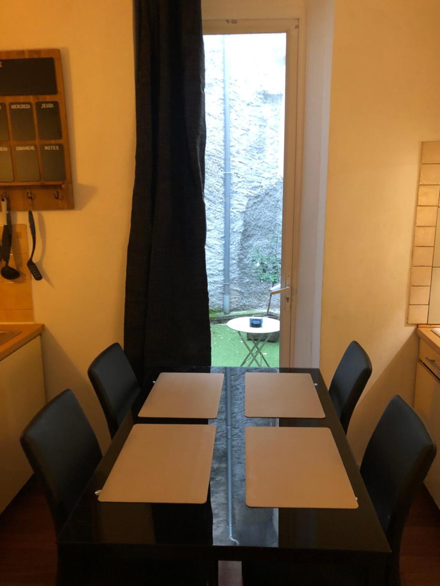 Victor Hugo Confort Et Sa Pizza Offerte Aurillac Exterior photo